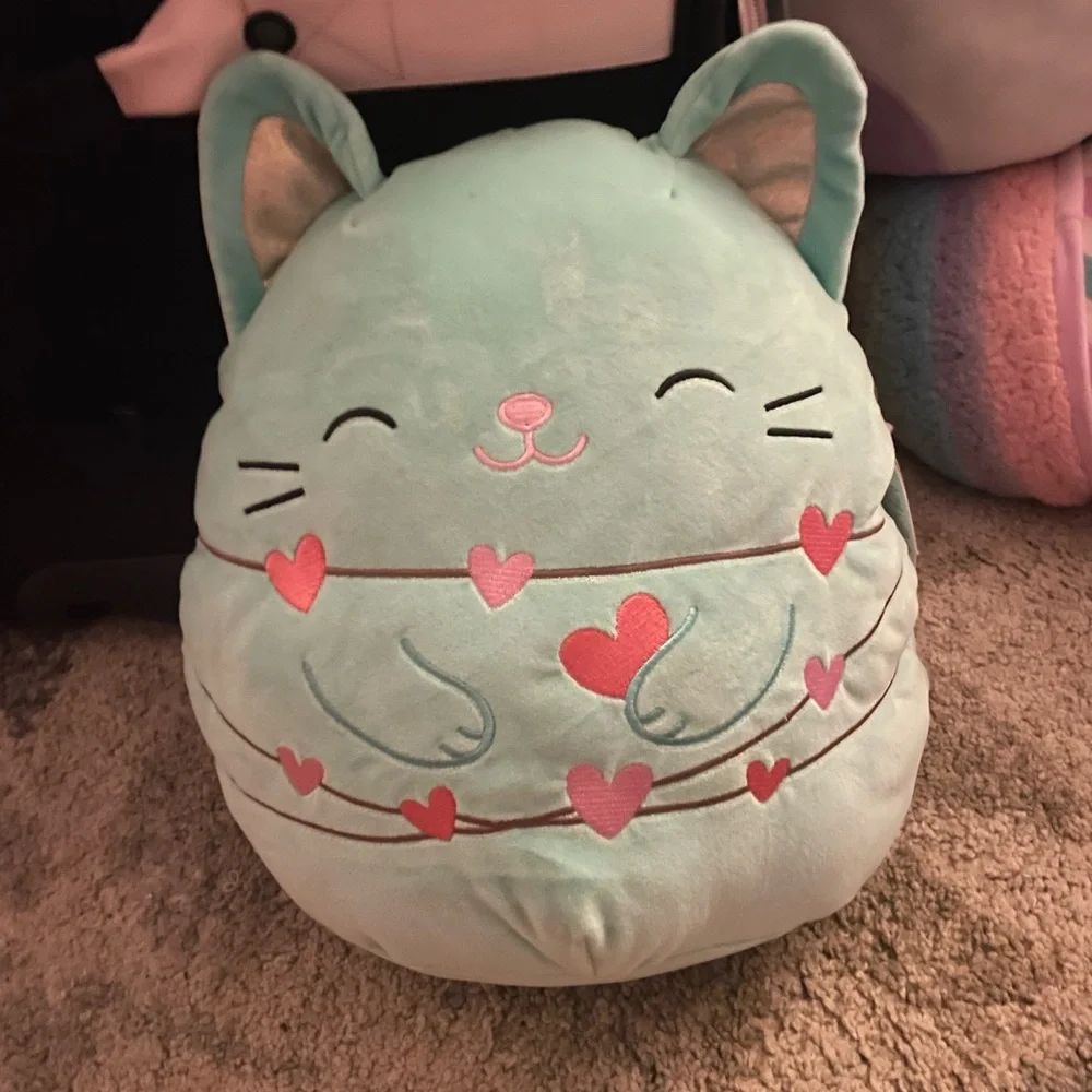 Squishmallows Mint Cat Bed with Pink Hearts